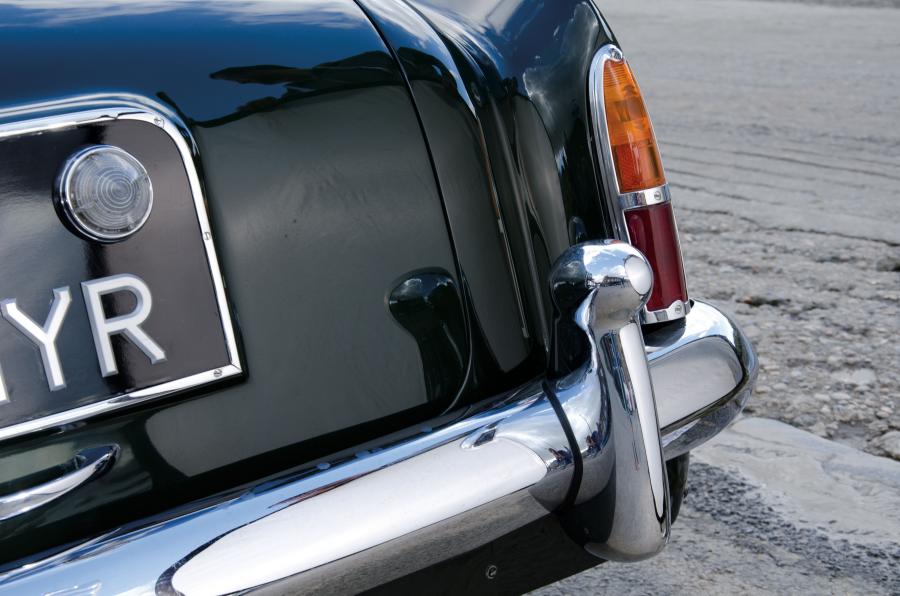 Детали экстерьера Bentley S2 Continental Coupe by Mulliner 1960 года  (фото 7 из 23)